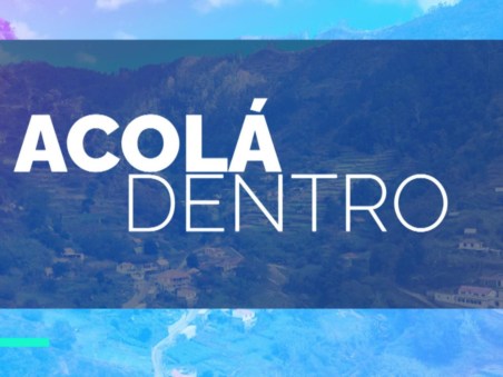Acolá Dentro